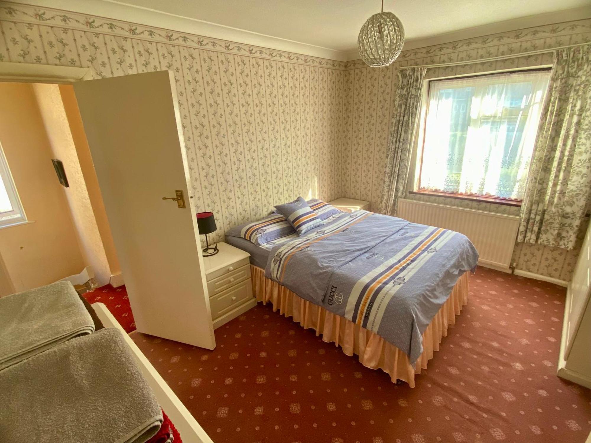 Сasa de vacaciones Barking House Sleeps 12 - Parking - Train Tube - Airport